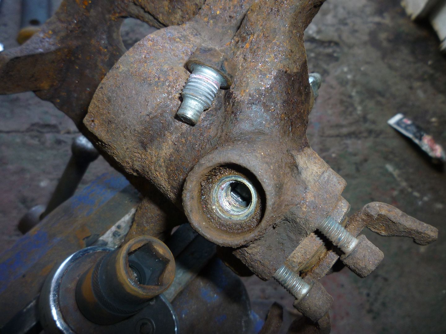 pentagon socket/bolt rear caliper Ford Automobiles Forum